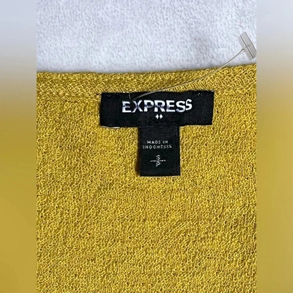 Express Tie Shoulder Crop Top - Picture 3 of 6